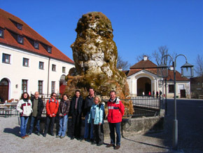 el grupo en el castillo