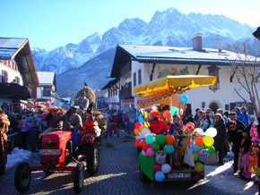 el desfile de carnaval y el Zugspitze