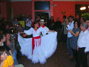 bailando Cumbia