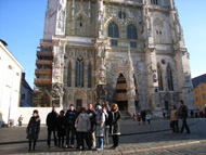 delante de la catedral