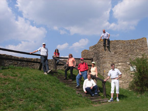 el grupo en las ruinas del castillo romano