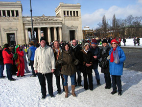 el grupo en el Knigsplatz