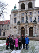 el grupo delante del museo nacional