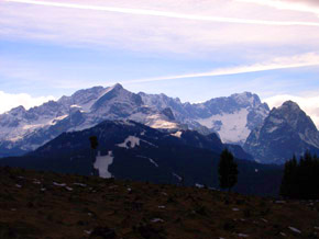 la cordillera Wetterstein: Alpspitze (izquierda) y Zugspitze (derecho)