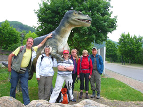 el grupo con dinosaurio
